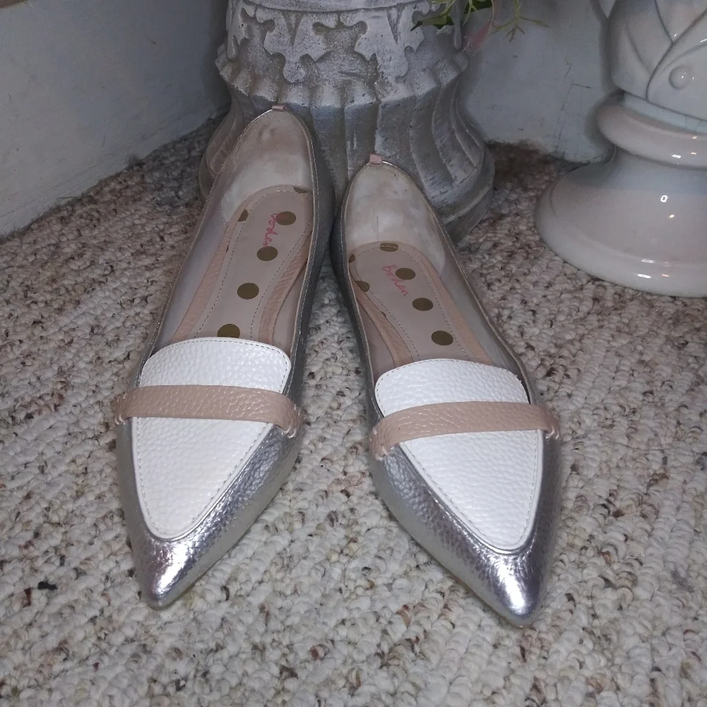 Boden Cordelia Silver & White Pebbled Leather, Color Blocked Pointed Toe Loafers - Picture 8 of 8